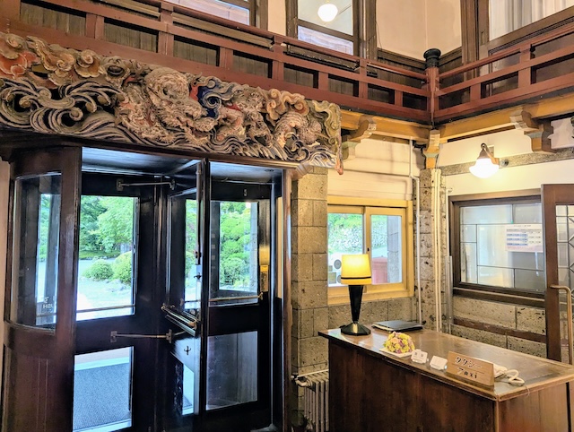 日光金谷ホテルの入口