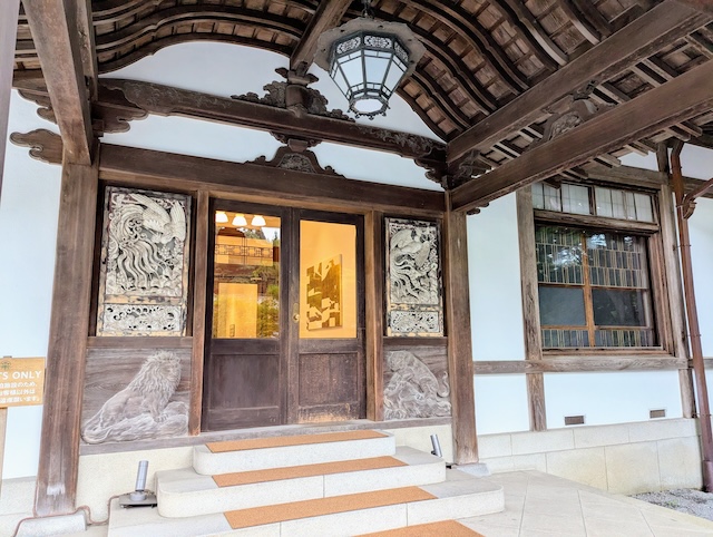 金谷ホテル日光金谷ホテルの別館「ROYAL HOUSE」 入口