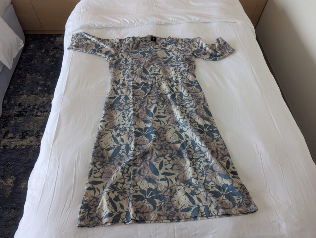 熱海後楽園ホテルAQUA SQUAREの女性用花柄ワンピース型の館内着