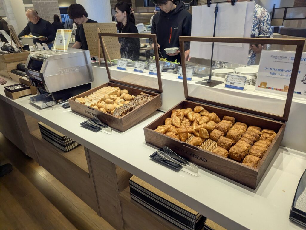 熱海後楽園ホテル朝食のパンコーナー・STYLE BREADのクロワッサン