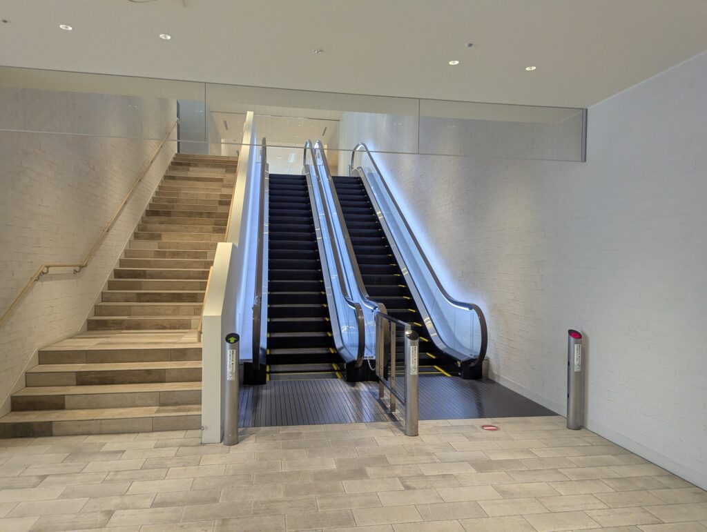 熱海後楽園ホテルからオーシャンスパFuuaへ向かう館内の連絡通路