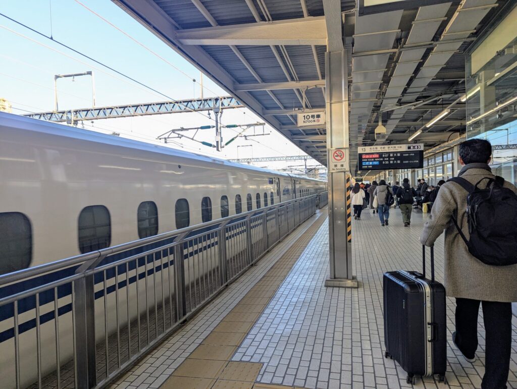 JTBの新幹線ツアーで利用した、小田原駅の東海道新幹線ホームです