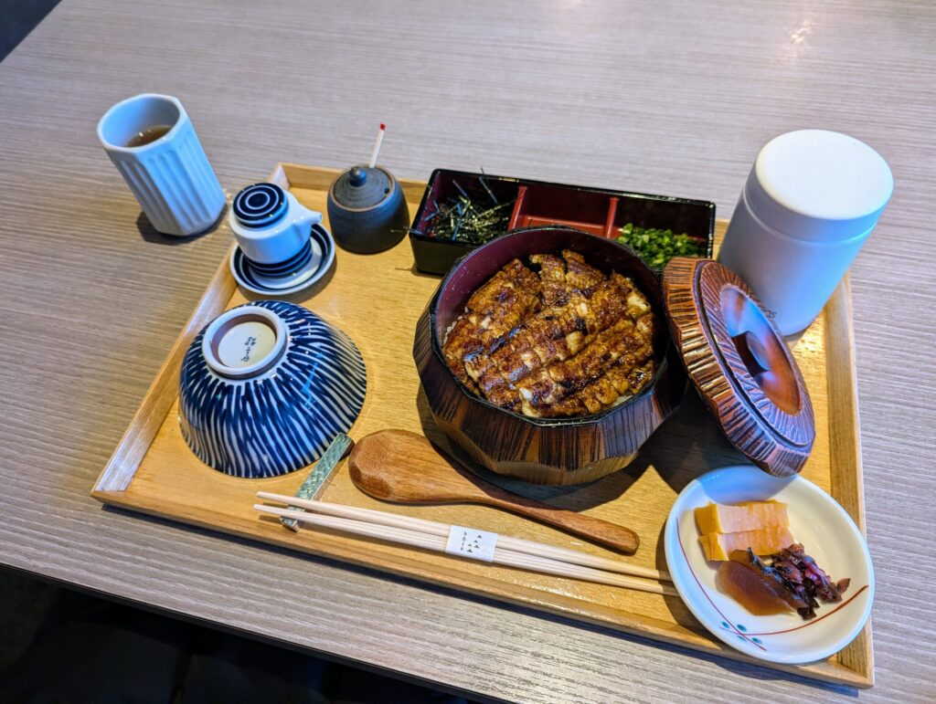 名古屋では名物ひつまぶしをいただきました♪