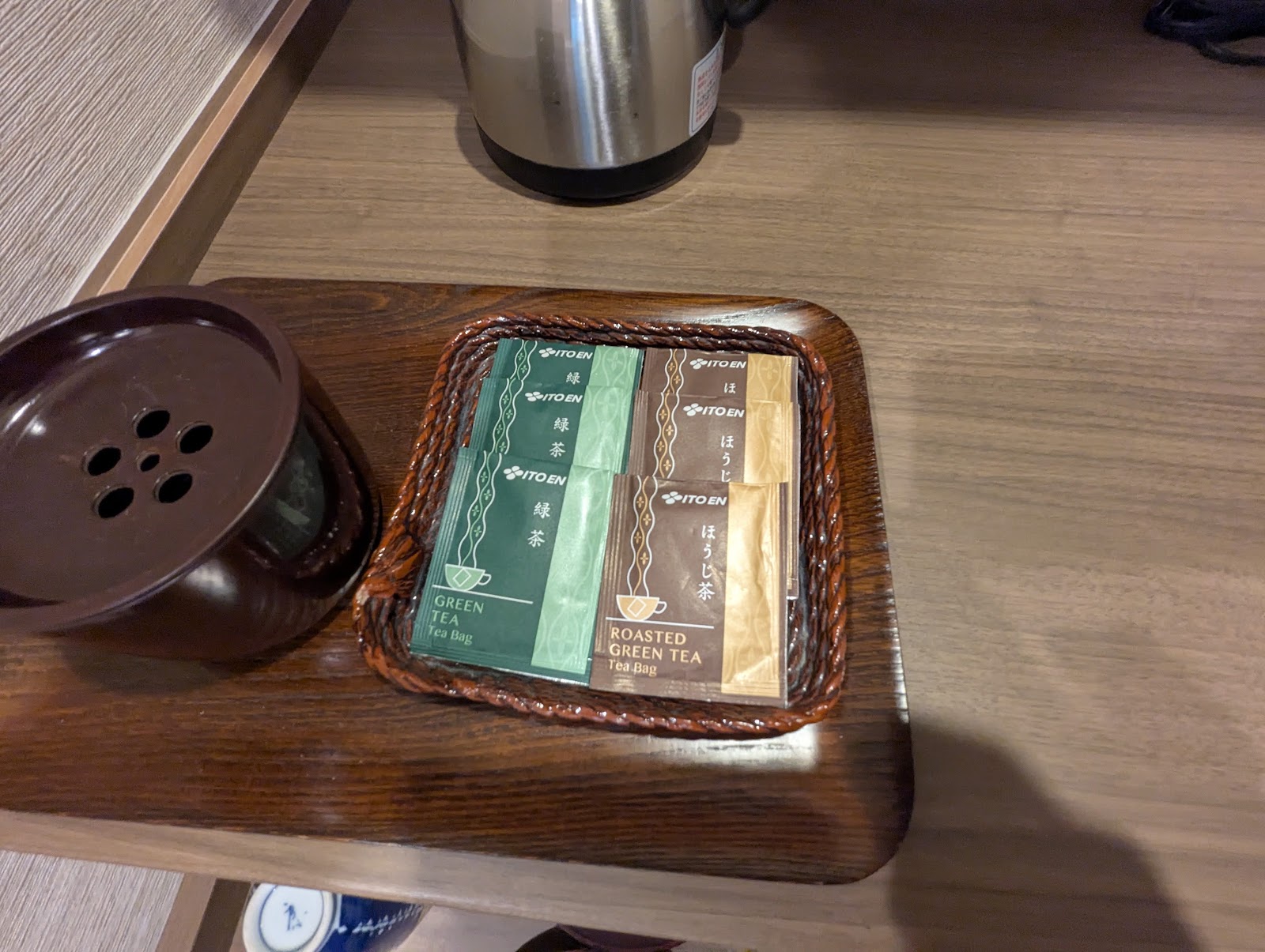 客室に置かれていた緑茶とほうじ茶のティーバッグ