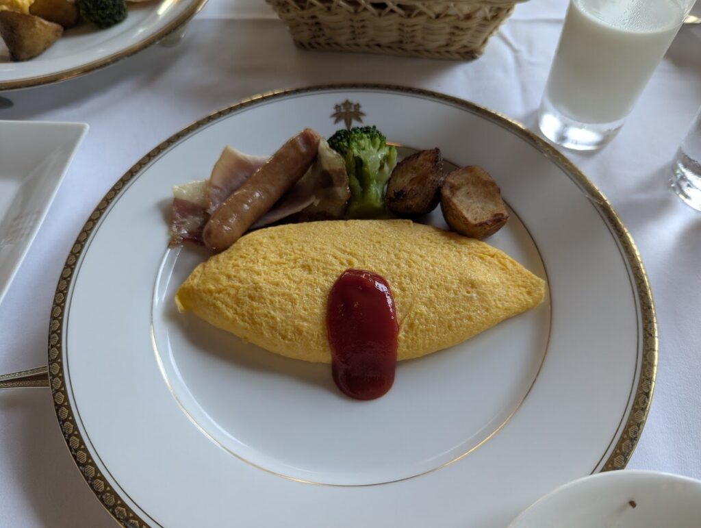 オムレツと付け合わせ