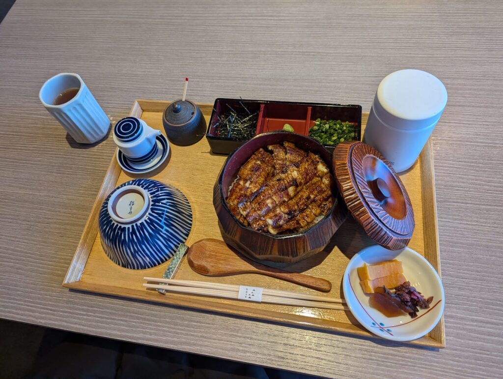 蓬左で注文したひつまぶしと薬味