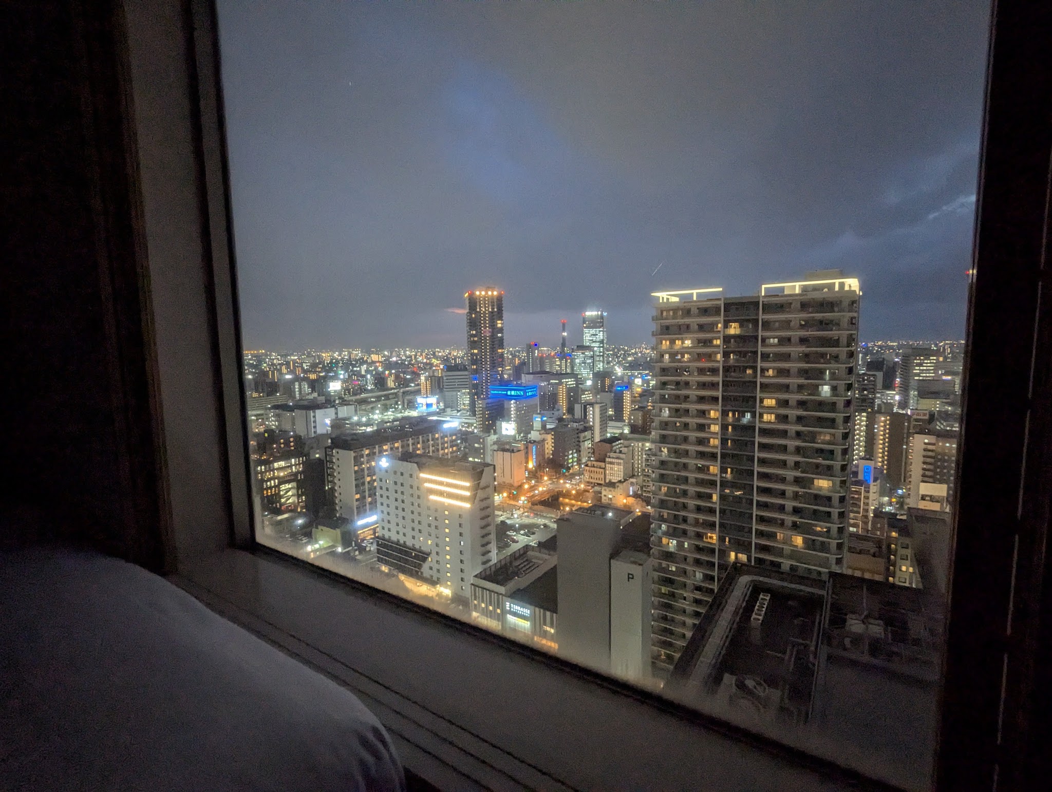 ヒルトン名古屋｜窓際と市街地の夜景