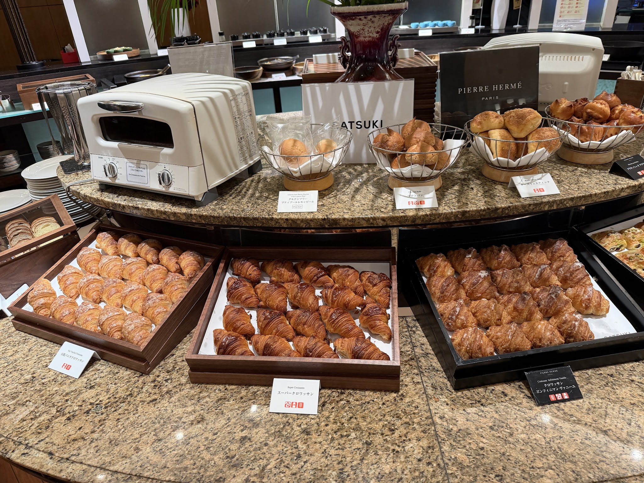 豆乳バニラクロワッサンやスーパークロワッサン、トースター