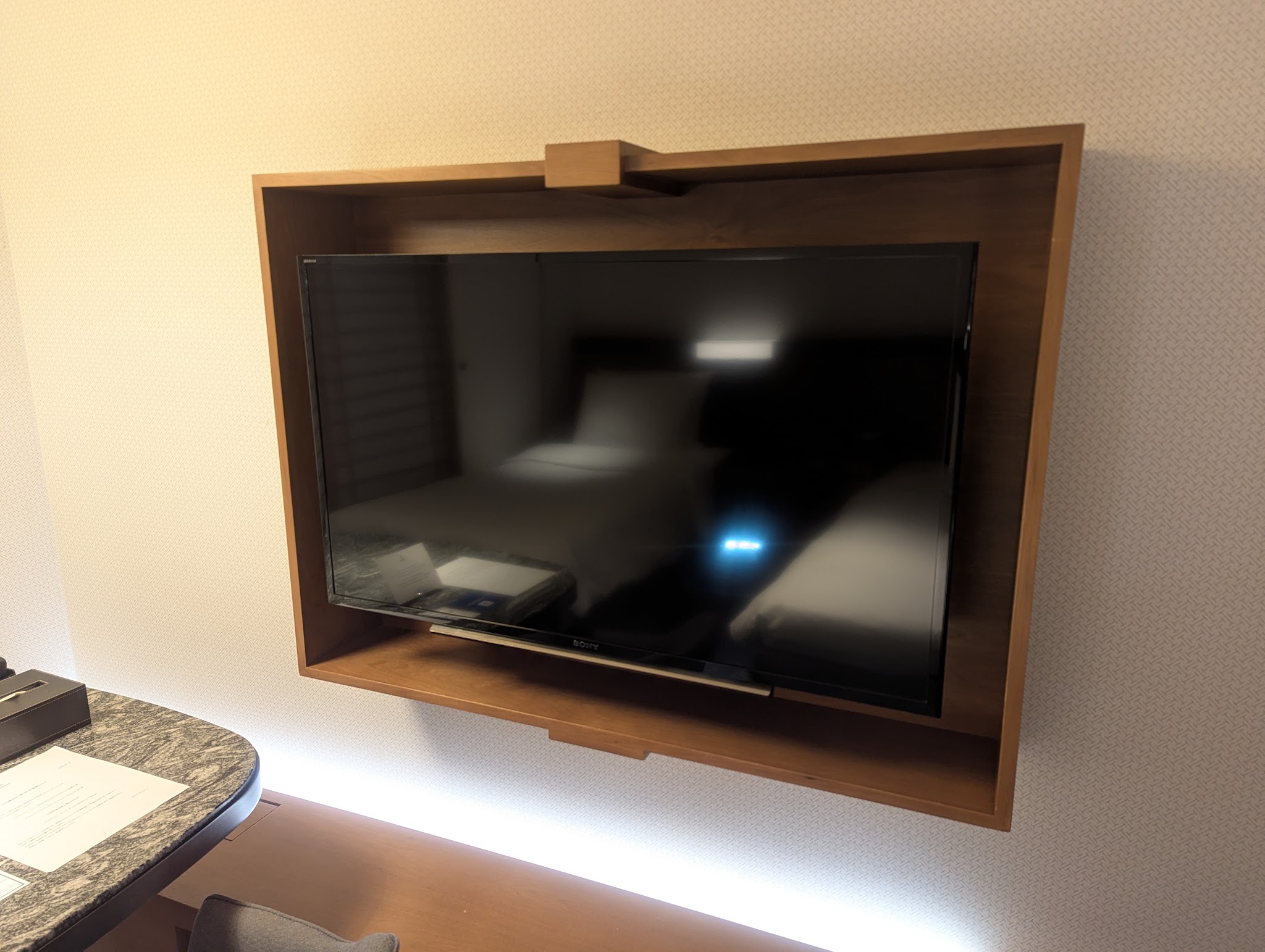 ヒルトン名古屋｜壁に設置されたテレビ
