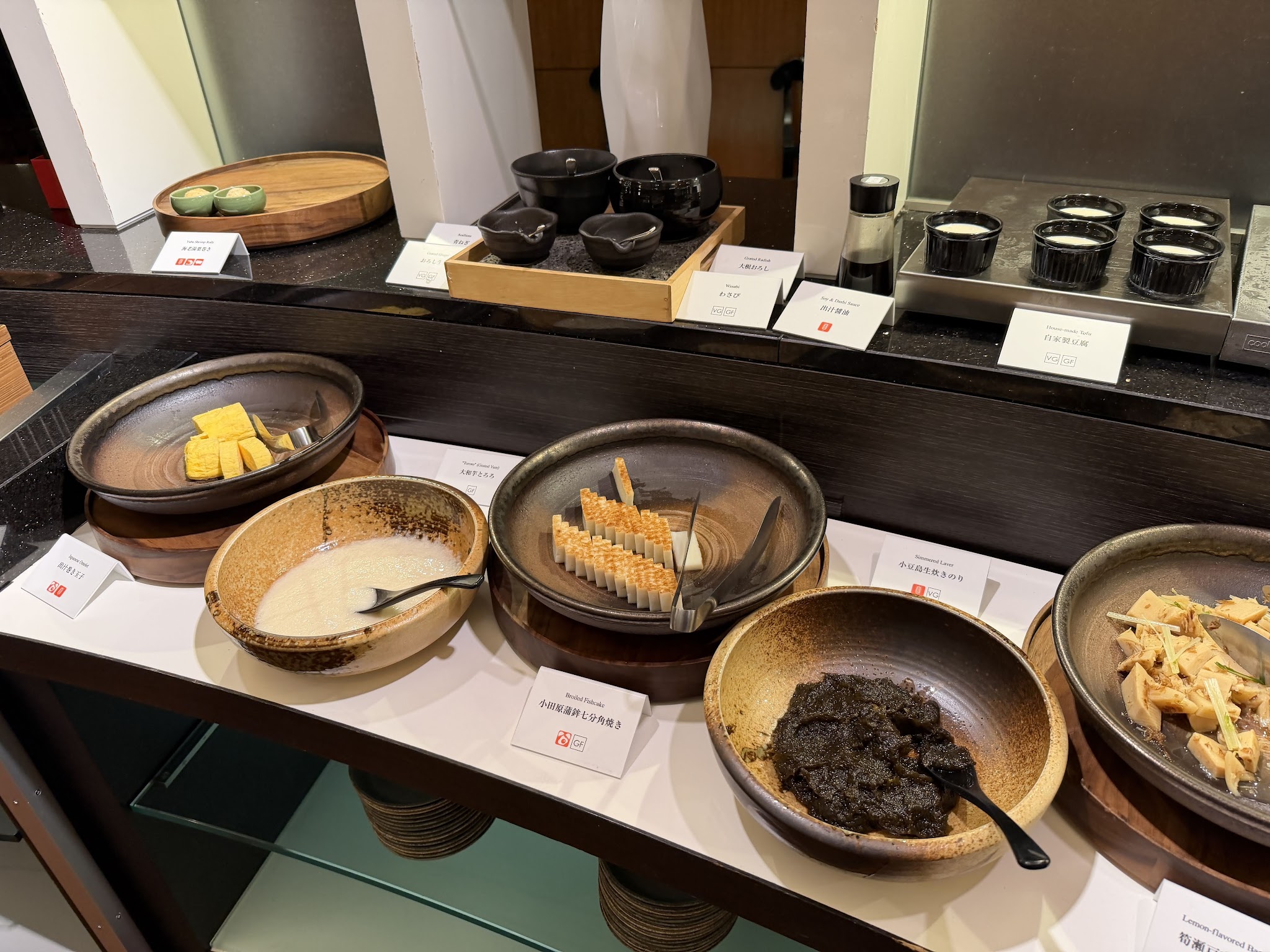 出汁巻き玉子、とろろ、蒲鉾、生炊きのり、自家製豆腐