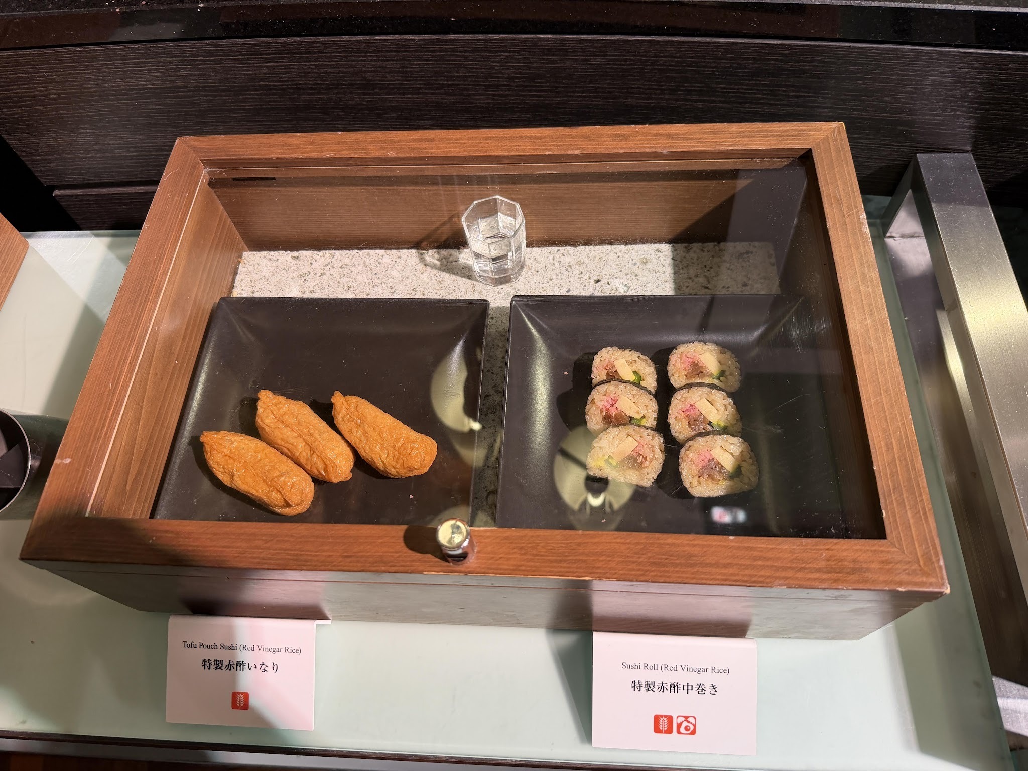 特製赤酢いなりと特製赤酢中巻き