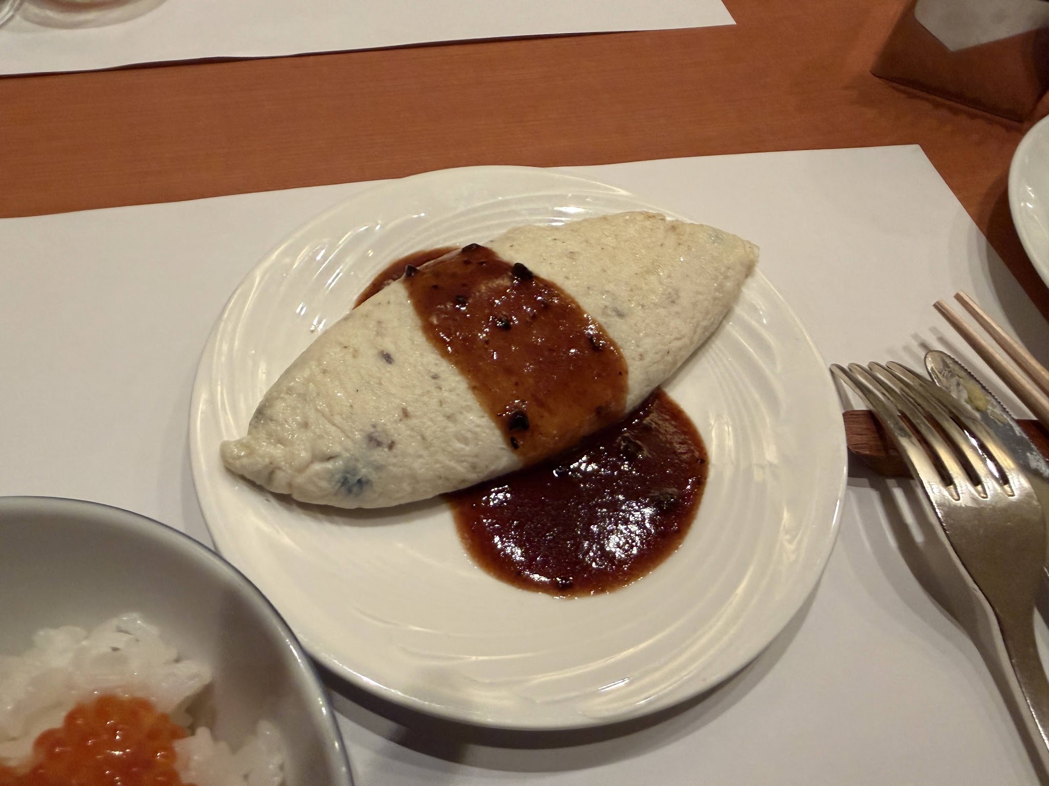トリュフソースをかけたフォアグラオムレツ